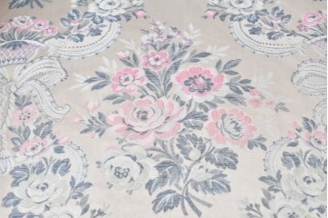 中古　イタリア高級家具　ロココ調　SILIK(シリック)　花柄の張地とゴールドカラーの彫刻装飾が華やかな1人掛けソファ　(R-091270)