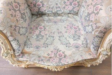 中古　イタリア高級家具　ロココ調　SILIK(シリック)　花柄の張地とゴールドカラーの彫刻装飾が華やかな1人掛けソファ　(R-091270)