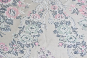 中古　イタリア高級家具　ロココ調　SILIK(シリック)　花柄の張地とゴールドカラーの彫刻装飾が華やかな1人掛けソファ　(R-091270)