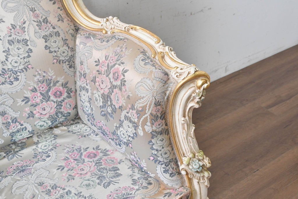 中古　イタリア高級家具　ロココ調　SILIK(シリック)　花柄の張地とゴールドカラーの彫刻装飾が華やかな1人掛けソファ　(R-091270)