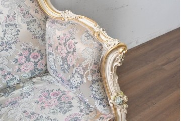 中古　イタリア高級家具　ロココ調　SILIK(シリック)　花柄の張地とゴールドカラーの彫刻装飾が華やかな1人掛けソファ　(R-091270)
