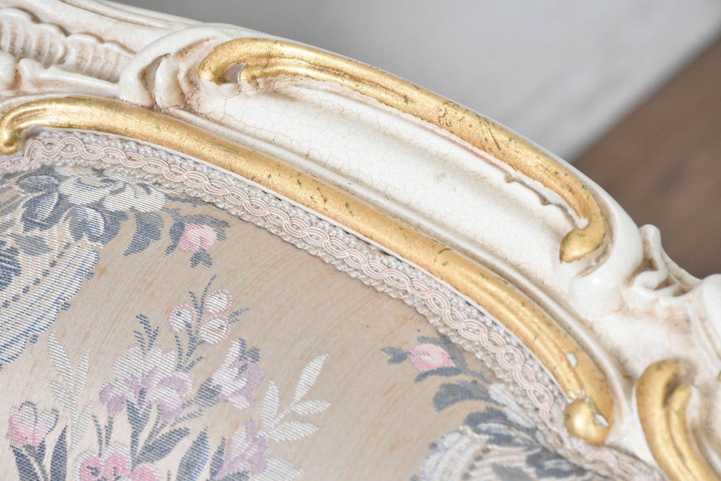 中古　イタリア高級家具　ロココ調　SILIK(シリック)　花柄の張地とゴールドカラーの彫刻装飾が華やかな1人掛けソファ　(R-091270)