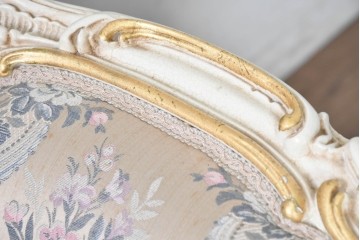 中古　イタリア高級家具　ロココ調　SILIK(シリック)　花柄の張地とゴールドカラーの彫刻装飾が華やかな1人掛けソファ　(R-091270)
