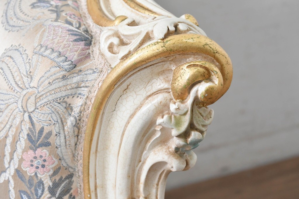 中古　イタリア高級家具　ロココ調　SILIK(シリック)　花柄の張地とゴールドカラーの彫刻装飾が華やかな1人掛けソファ　(R-091270)