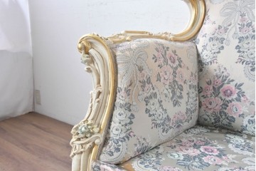 中古　イタリア高級家具　ロココ調　SILIK(シリック)　花柄の張地とゴールドカラーの彫刻装飾が華やかな1人掛けソファ　(R-091270)