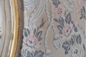 中古　イタリア高級家具　ロココ調　SILIK(シリック)　花柄の張地とゴールドカラーの彫刻装飾が華やかな1人掛けソファ　(R-091270)