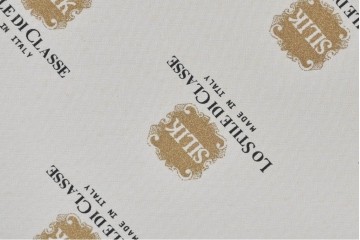 中古　イタリア高級家具　ロココ調　SILIK(シリック)　花柄の張地とゴールドカラーの彫刻装飾が華やかな1人掛けソファ　(R-091270)