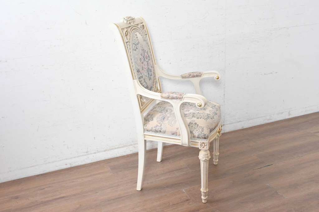 中古　イタリア高級家具　SILIK(シリック)　花柄ファブリックと彫刻装飾のアームチェア　※傷み有り　(R-091271)