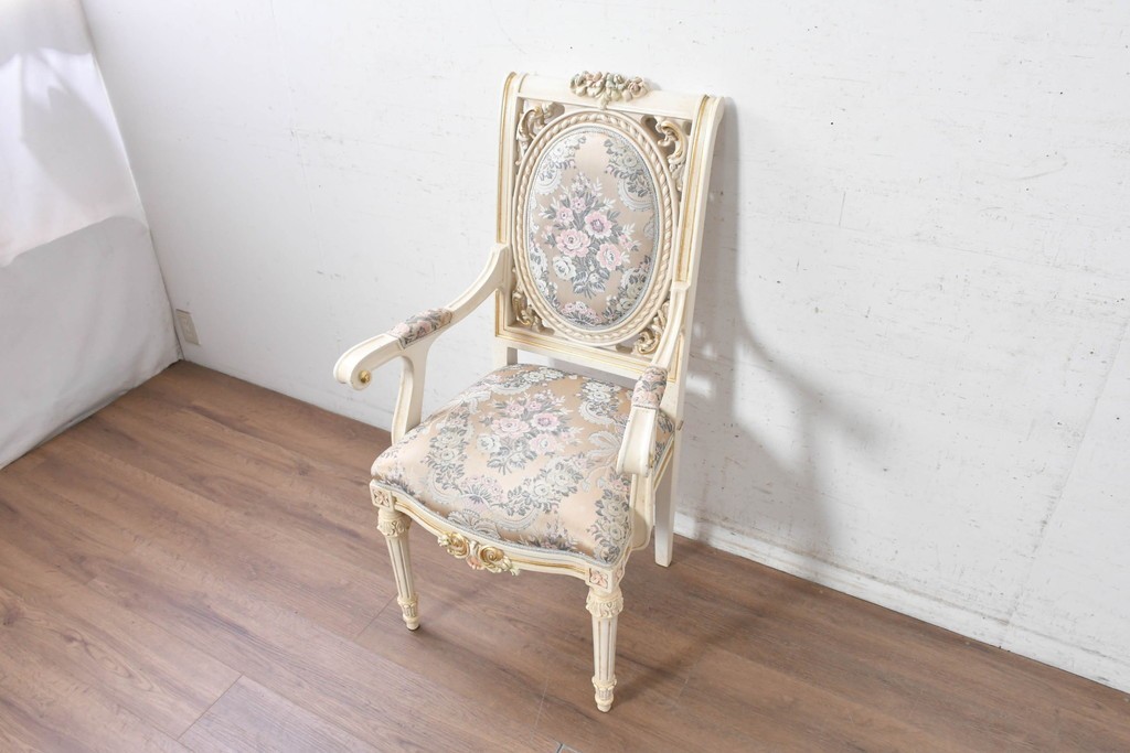 中古　イタリア高級家具　SILIK(シリック)　花柄ファブリックと彫刻装飾のアームチェア　※傷み有り　(R-091271)