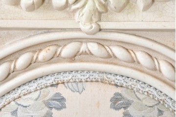 中古　イタリア高級家具　SILIK(シリック)　花柄ファブリックと彫刻装飾のアームチェア　※傷み有り　(R-091271)