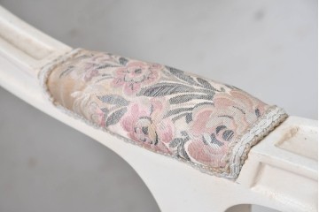中古　イタリア高級家具　SILIK(シリック)　花柄ファブリックと彫刻装飾のアームチェア　※傷み有り　(R-091271)