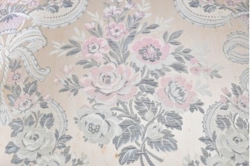 中古　イタリア高級家具　SILIK(シリック)　花柄ファブリックと彫刻装飾のアームチェア　※傷み有り　(R-091271)
