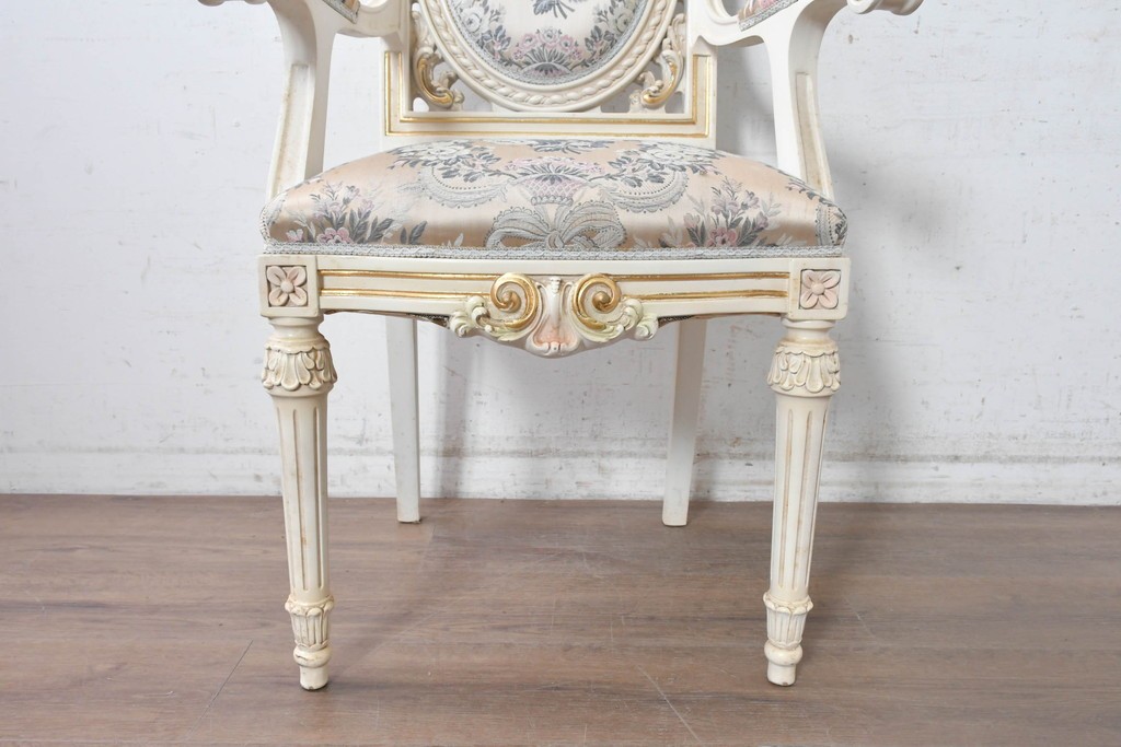 中古　イタリア高級家具　SILIK(シリック)　花柄ファブリックと彫刻装飾のアームチェア　※傷み有り　(R-091271)