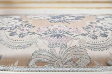 中古　イタリア高級家具　SILIK(シリック)　花柄ファブリックと彫刻装飾のアームチェア　※傷み有り　(R-091271)
