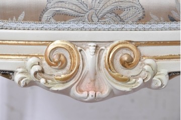 中古　イタリア高級家具　SILIK(シリック)　花柄ファブリックと彫刻装飾のアームチェア　※傷み有り　(R-091271)