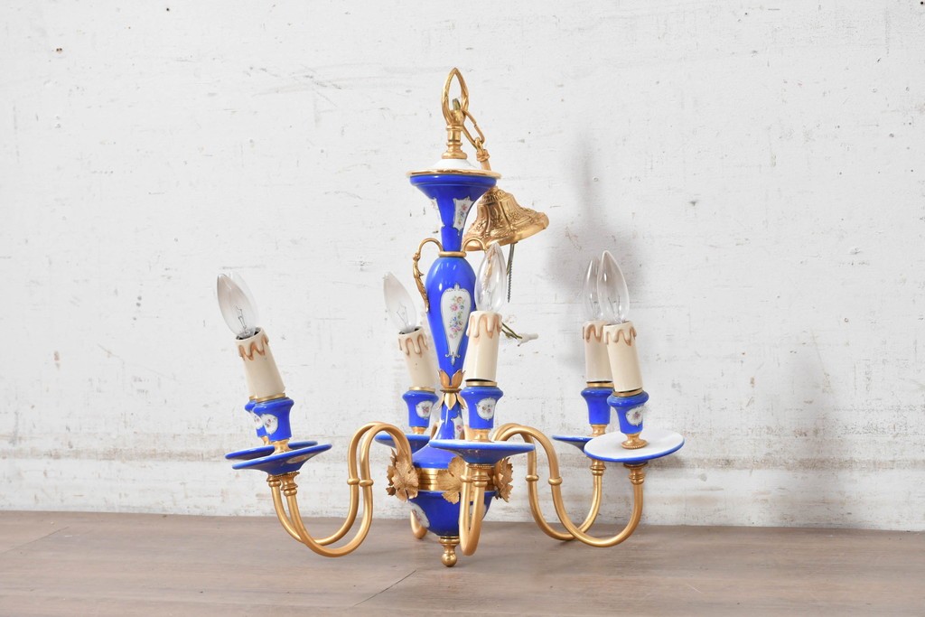 中古　イタリア製　F.B.A.I.(Fonderia Bronzi Artistici Italia)　鮮やかなブルーと華麗な花模様が目を引く6灯シャンデリア　定価推定約100万円〜125万円前後　(R-091273)