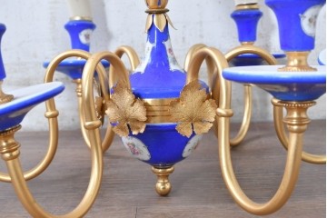 中古　イタリア製　F.B.A.I.(Fonderia Bronzi Artistici Italia)　鮮やかなブルーと華麗な花模様が目を引く6灯シャンデリア　定価推定約100万円〜125万円前後　(R-091273)