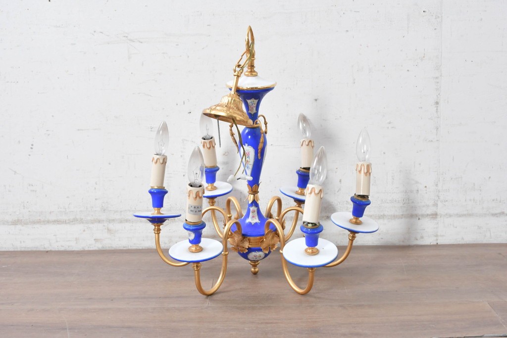 中古　イタリア製　F.B.A.I.(Fonderia Bronzi Artistici Italia)　鮮やかなブルーと華麗な花模様が目を引く6灯シャンデリア　定価推定約100万円〜125万円前後　(R-091273)