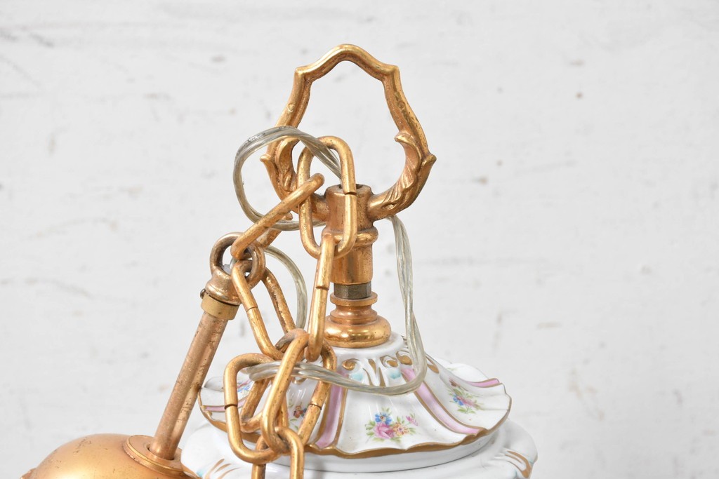 中古　イタリア製　F.B.A.I.(Fonderia Bronzi Artistici Italia)　可憐な花の絵付けと金色の曲線装飾が華やかな5灯シャンデリア　推定約100万円前後　(R-091274)