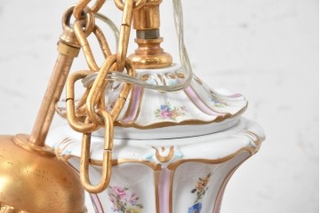中古　イタリア製　F.B.A.I.(Fonderia Bronzi Artistici Italia)　可憐な花の絵付けと金色の曲線装飾が華やかな5灯シャンデリア　推定約100万円前後　(R-091274)