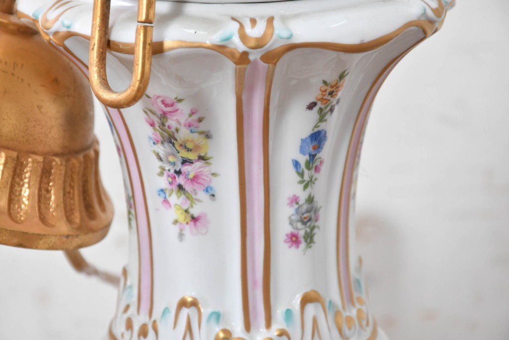 中古　イタリア製　F.B.A.I.(Fonderia Bronzi Artistici Italia)　可憐な花の絵付けと金色の曲線装飾が華やかな5灯シャンデリア　推定約100万円前後　(R-091274)