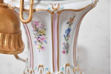 中古　イタリア製　F.B.A.I.(Fonderia Bronzi Artistici Italia)　可憐な花の絵付けと金色の曲線装飾が華やかな5灯シャンデリア　推定約100万円前後　(R-091274)