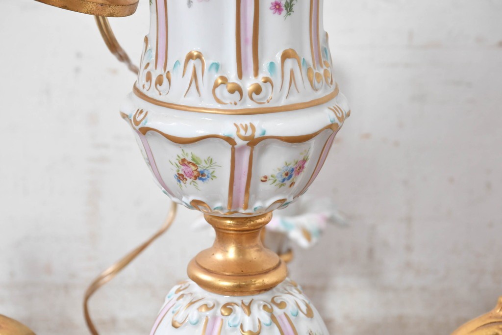 中古　イタリア製　F.B.A.I.(Fonderia Bronzi Artistici Italia)　可憐な花の絵付けと金色の曲線装飾が華やかな5灯シャンデリア　推定約100万円前後　(R-091274)