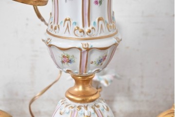中古　イタリア製　F.B.A.I.(Fonderia Bronzi Artistici Italia)　可憐な花の絵付けと金色の曲線装飾が華やかな5灯シャンデリア　推定約100万円前後　(R-091274)