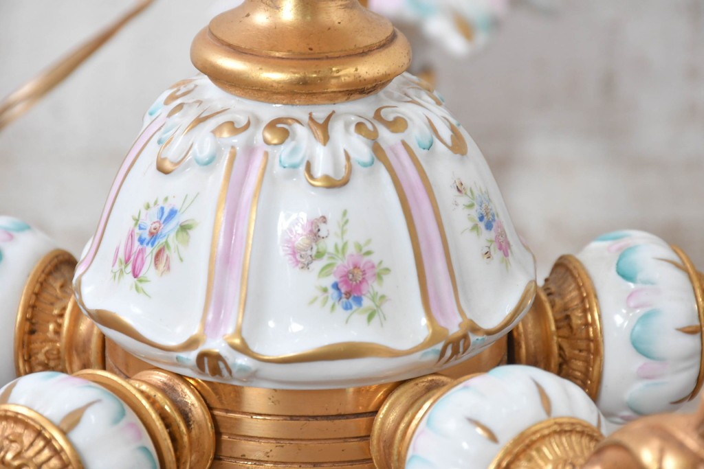中古　イタリア製　F.B.A.I.(Fonderia Bronzi Artistici Italia)　可憐な花の絵付けと金色の曲線装飾が華やかな5灯シャンデリア　推定約100万円前後　(R-091274)