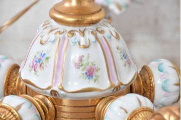 中古　イタリア製　F.B.A.I.(Fonderia Bronzi Artistici Italia)　可憐な花の絵付けと金色の曲線装飾が華やかな5灯シャンデリア　推定約100万円前後　(R-091274)
