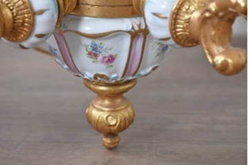 中古　イタリア製　F.B.A.I.(Fonderia Bronzi Artistici Italia)　可憐な花の絵付けと金色の曲線装飾が華やかな5灯シャンデリア　推定約100万円前後　(R-091274)