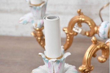 中古　イタリア製　F.B.A.I.(Fonderia Bronzi Artistici Italia)　可憐な花の絵付けと金色の曲線装飾が華やかな5灯シャンデリア　推定約100万円前後　(R-091274)