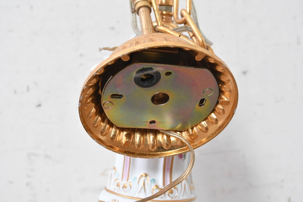 中古　イタリア製　F.B.A.I.(Fonderia Bronzi Artistici Italia)　可憐な花の絵付けと金色の曲線装飾が華やかな5灯シャンデリア　推定約100万円前後　(R-091274)