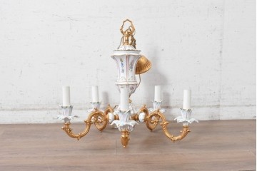 中古　イタリア製　F.B.A.I.(Fonderia Bronzi Artistici Italia)　可憐な花の絵付けと金色の曲線装飾が華やかな5灯シャンデリア　推定約100万円前後　(R-091274)