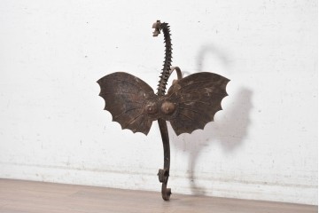 ヨーロッパアンティーク　1920年から1960年頃　ロートアイアン　細やかな意匠が目を引くドラゴンのオブジェ　(R-091282)