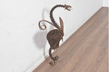 ヨーロッパアンティーク　1920年から1960年頃　ロートアイアン　細やかな意匠が目を引くドラゴンのオブジェ　(R-091282)