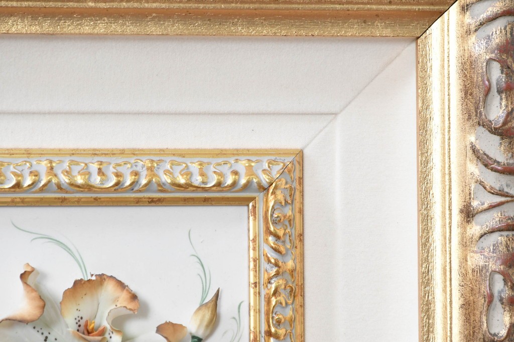 中古　美品　イタリア製　カポディモンテ(CAPODIMONTE)　半立体の陶花が美しい壁掛け額装レリーフ　(R-091283)