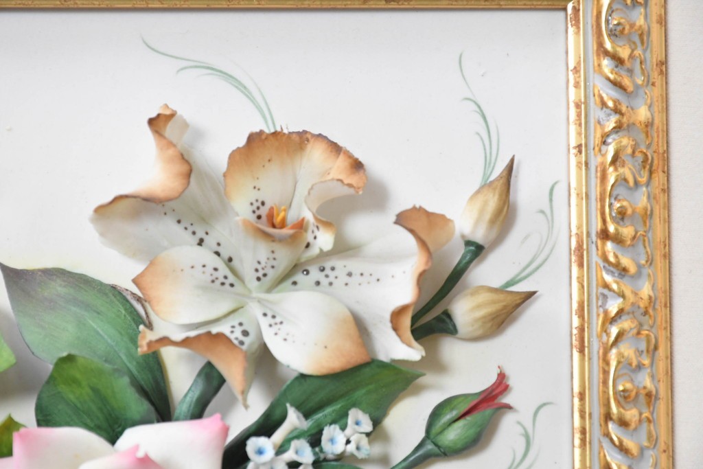 中古　美品　イタリア製　カポディモンテ(CAPODIMONTE)　半立体の陶花が美しい壁掛け額装レリーフ　(R-091283)