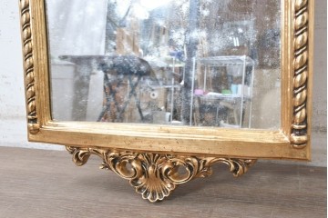 中古　美品　イタリアンデザイン　アンティーク調　ゴールドカラーの装飾が華やかなウォールミラー　(R-091284)