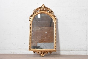 中古　美品　イタリアンデザイン　アンティーク調　ゴールドカラーの装飾が華やかなウォールミラー　(R-091285)