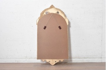 中古　美品　イタリアンデザイン　アンティーク調　ゴールドカラーの装飾が華やかなウォールミラー　(R-091285)