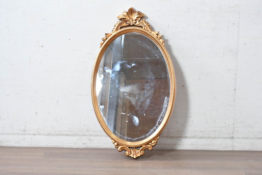 中古　美品　イタリアンデザイン　アンティーク調　アカンサスの装飾が華やかなオーバル型ウォールミラー　(R-091286)