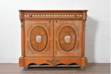 中古　イタリア最高級家具 MARCONI ARTE(マルコーニ アルテ)　象嵌と絵入り陶板が華やかなキャビネット　定価約110万円　※変色あり　(R-091287)