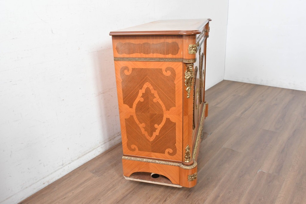 中古　イタリア最高級家具 MARCONI ARTE(マルコーニ アルテ)　象嵌と絵入り陶板が華やかなキャビネット　定価約110万円　※変色あり　(R-091287)