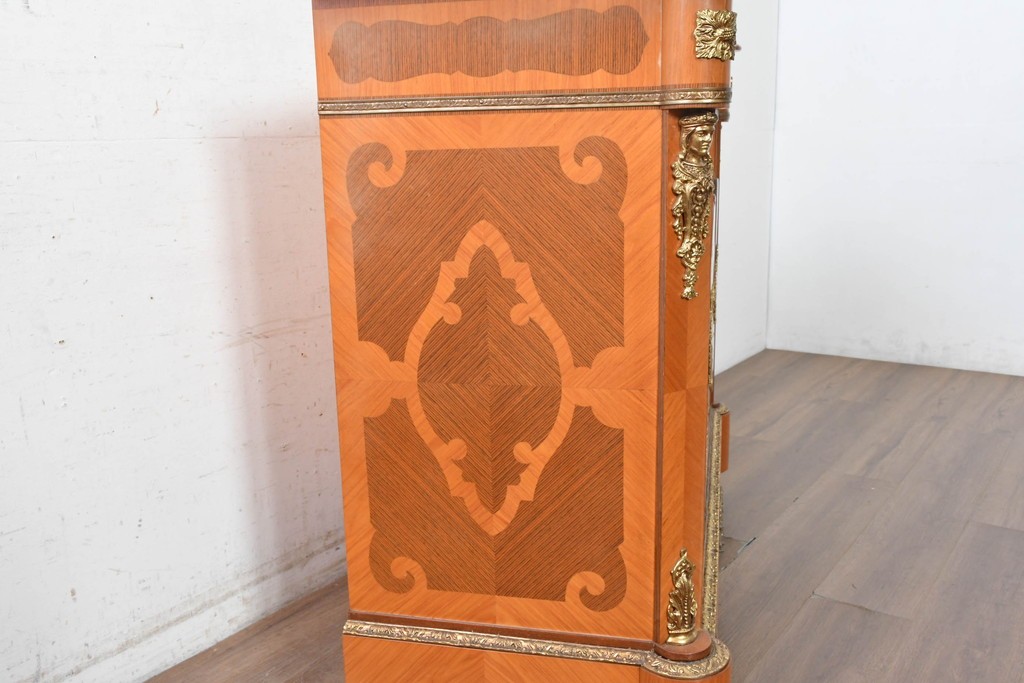 中古　イタリア最高級家具 MARCONI ARTE(マルコーニ アルテ)　象嵌と絵入り陶板が華やかなキャビネット　定価約110万円　※変色あり　(R-091287)