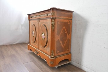 中古　イタリア最高級家具 MARCONI ARTE(マルコーニ アルテ)　象嵌と絵入り陶板が華やかなキャビネット　定価約110万円　※変色あり　(R-091287)