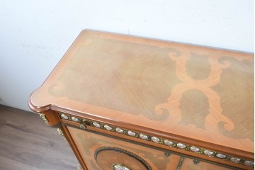 中古　イタリア最高級家具 MARCONI ARTE(マルコーニ アルテ)　象嵌と絵入り陶板が華やかなキャビネット　定価約110万円　※変色あり　(R-091287)