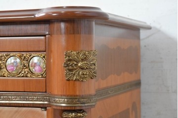 中古　イタリア最高級家具 MARCONI ARTE(マルコーニ アルテ)　象嵌と絵入り陶板が華やかなキャビネット　定価約110万円　※変色あり　(R-091287)