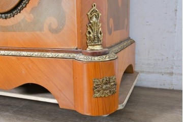 中古　イタリア最高級家具 MARCONI ARTE(マルコーニ アルテ)　象嵌と絵入り陶板が華やかなキャビネット　定価約110万円　※変色あり　(R-091287)