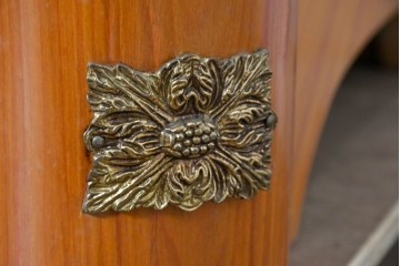 中古　イタリア最高級家具 MARCONI ARTE(マルコーニ アルテ)　象嵌と絵入り陶板が華やかなキャビネット　定価約110万円　※変色あり　(R-091287)